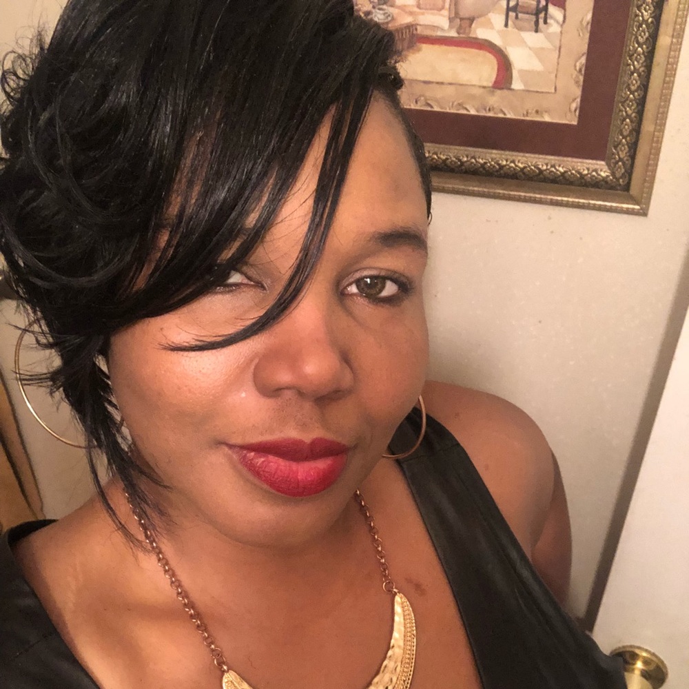 Meet your Posher, Nia